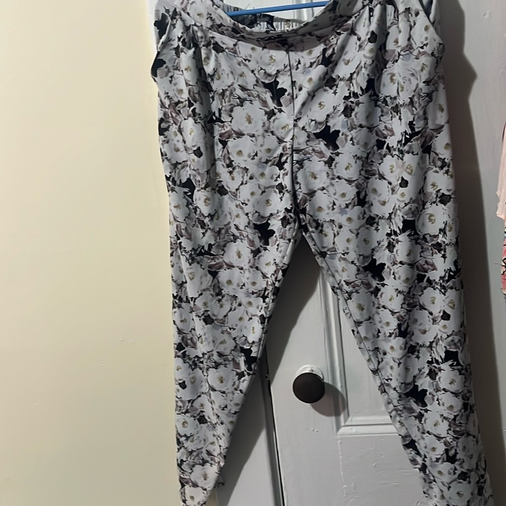 Flowery spring pants